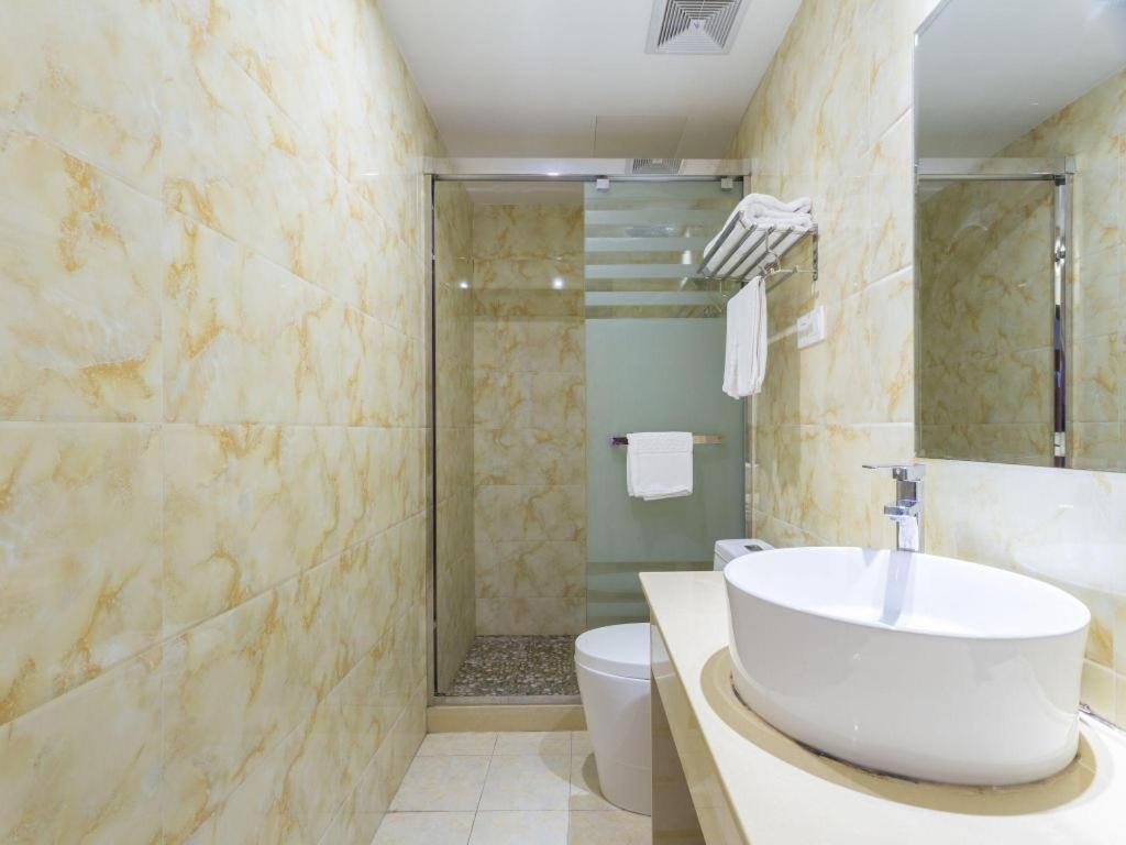 Junlai Pudong Airport Hotel 3*