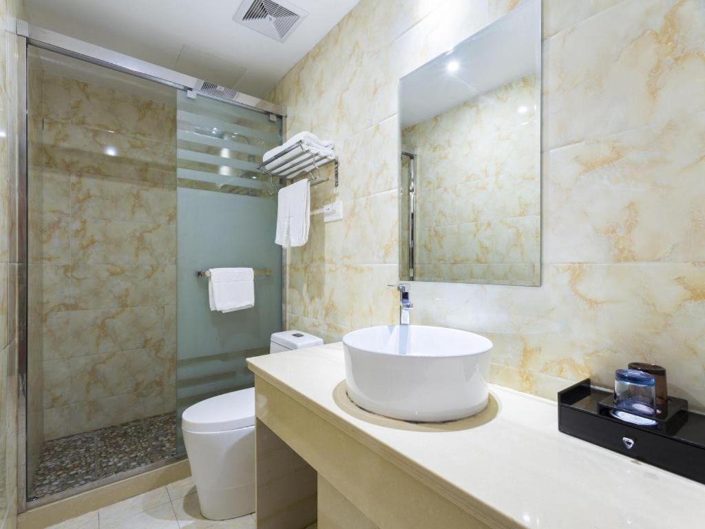 Junlai Pudong Airport Hotel 3*