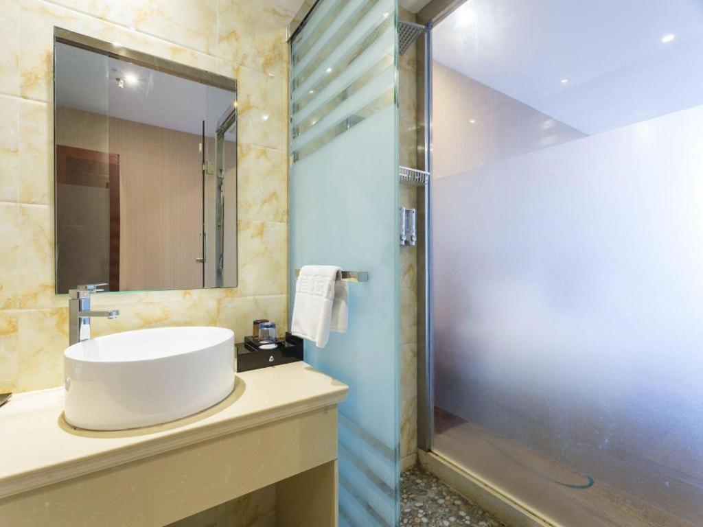 Junlai Pudong Airport Hotel 3*
