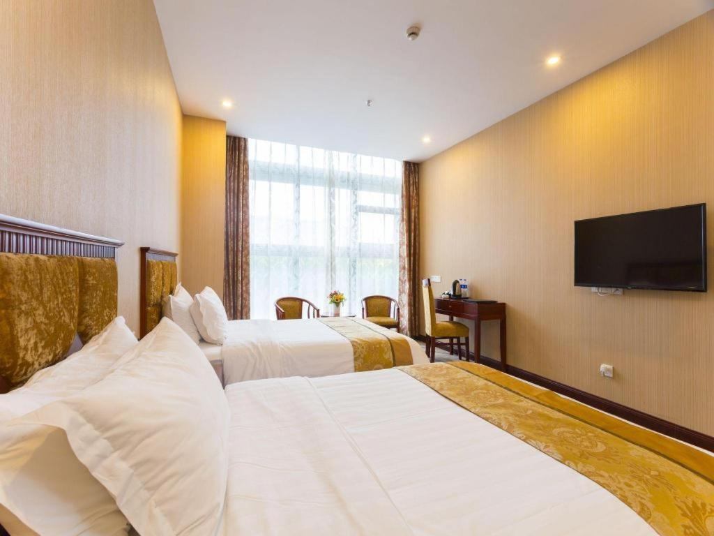 Junlai Pudong Airport Hotel 3*